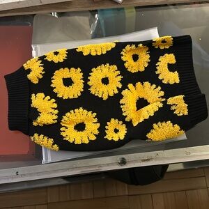 NWT! Shaya pets sunflower sweater, sz large